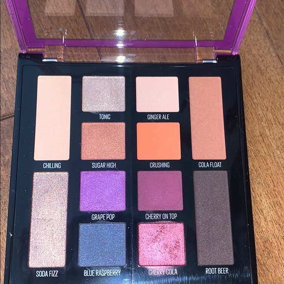 Maybelline Soda Pop eyeshadow palette - Picture 1 of 4